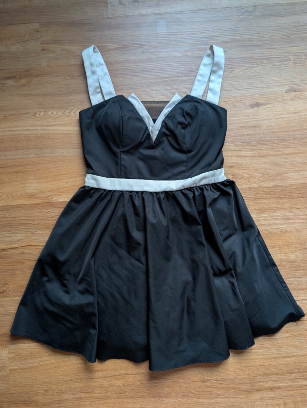 Chi Chi London Black Retro Fit-and-Flare Party Dress Tulle Deep V Cream Trim 12